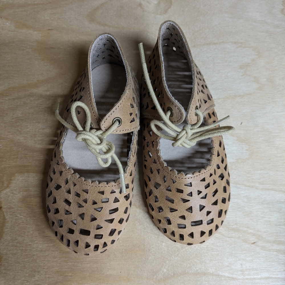 Consciously tan kids shoes
